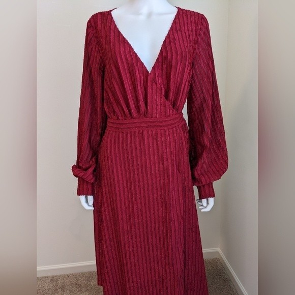 Fame and Partners NWT wrap dress red burgundy sheer texture stripe Rachel sz 10 - Picture 4 of 13